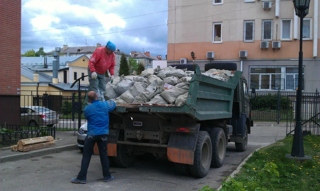 Вывоз строительного мусора в Новомосковске от 1652 руб. – ПроМусор