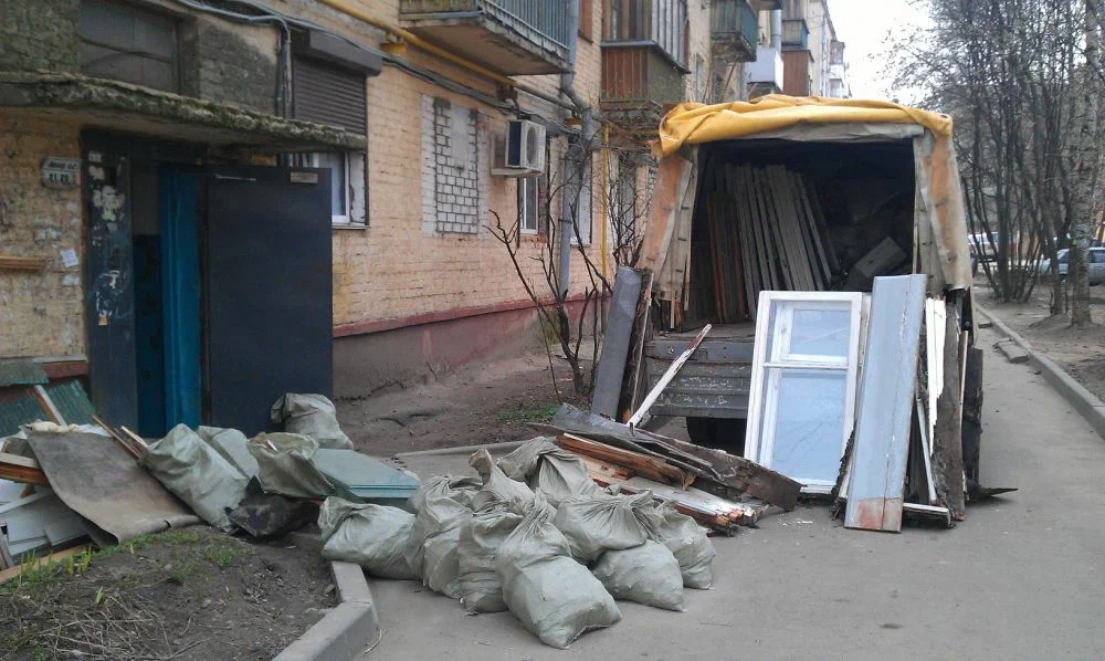 Вывоз мусора после ремонта в Новомосковске от ПроМусор — цены от 4646 руб., быстро и недорого