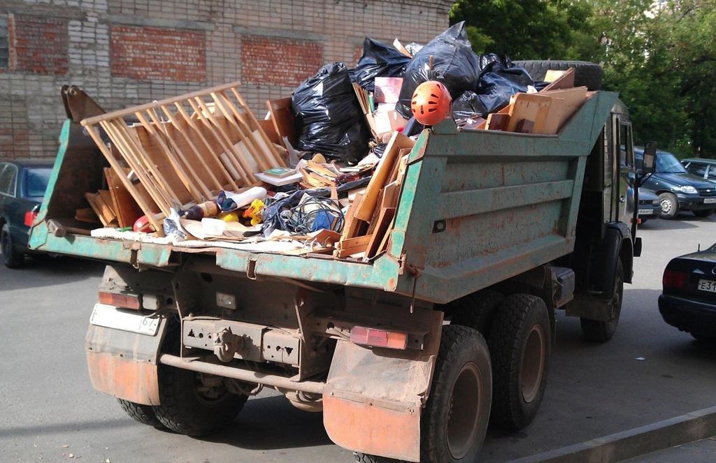 Вывоз мусора из магазина в Новомосковске от ПроМусор: услуги, цена от 1807 руб., утилизация отходов