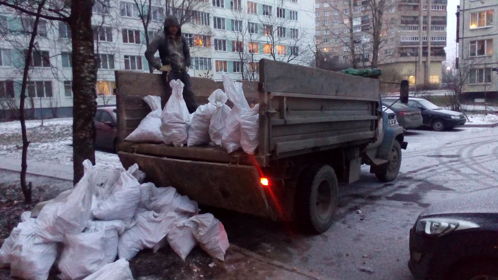 Вывоз мусора в мешках в Новомосковске в октябре