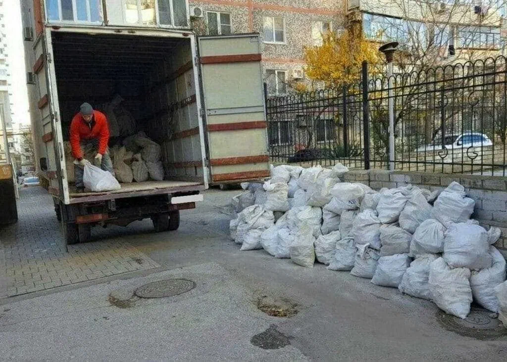 Вывоз мусора после переезда в Новомосковске в октябре