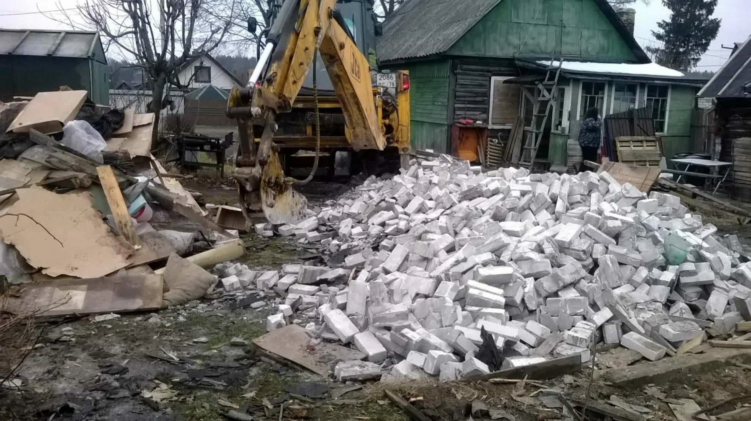 Вывоз мусора после сноса здания в Новомосковске от ПроМусор – цена от 5163 руб., утилизация и уборка стройотходов