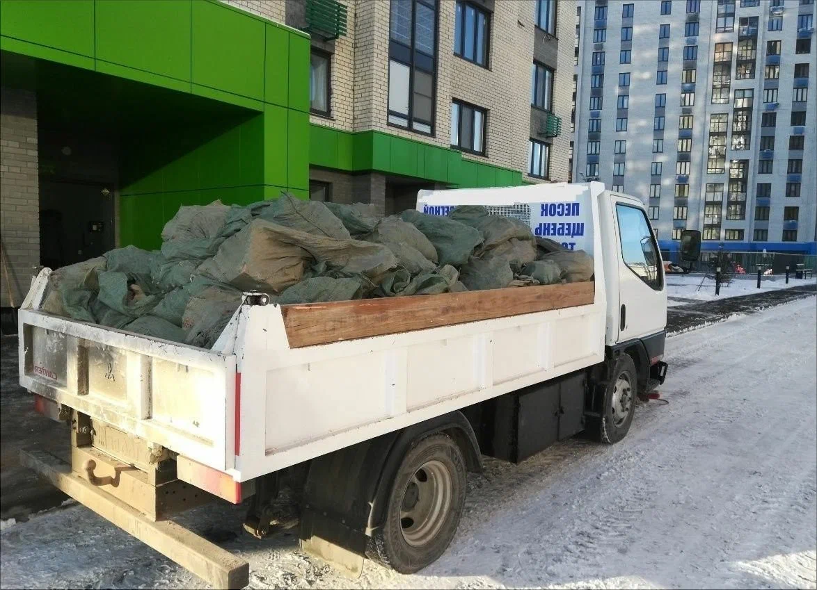 Вывоз мусора грузовым фургоном 3 тонны в Новомосковске — цена от 1394 руб., ПроМусор