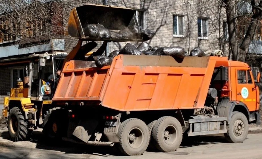 Вывоз мусора грузовым фургоном 5 тонн в Новомосковске – ПроМусор, аренда, цена от 1600 руб