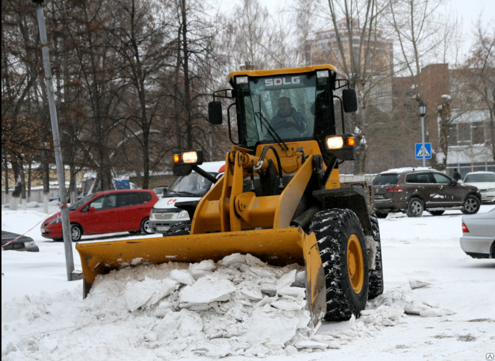 Аренда трактора для уборки снега в Новомосковске от ПроМусор – цена от 1033 руб., быстро и недорого