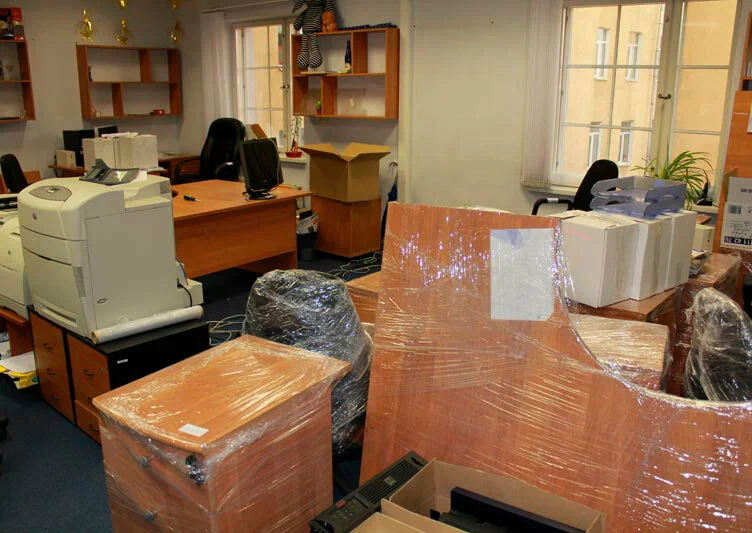Вывоз старой офисной мебели в Новомосковске в октябре