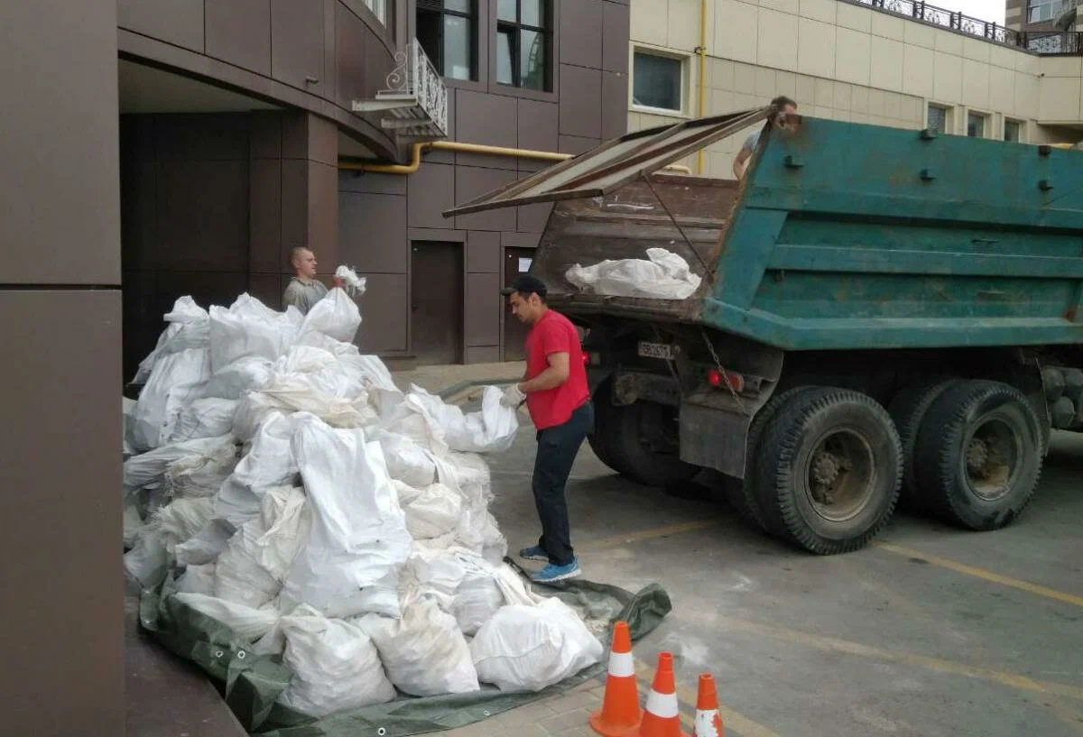 Вывоз мусора из подвала в Новомосковске от ПроМусор – уборка, разбор завалов и очистка, цены от 2478 руб
