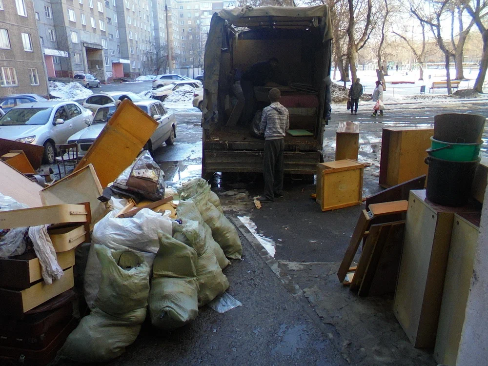 Вывоз мусора из подвала с утилизацией в Новомосковске в октябре