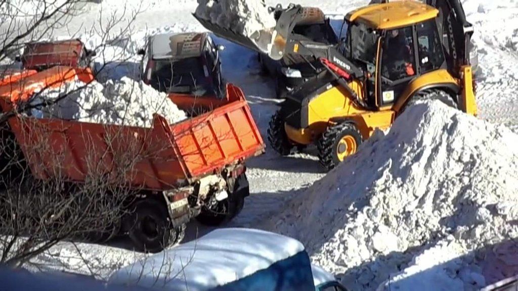 Вывоз снега с погрузкой в Новомосковске для организаций и частных лиц в октябре