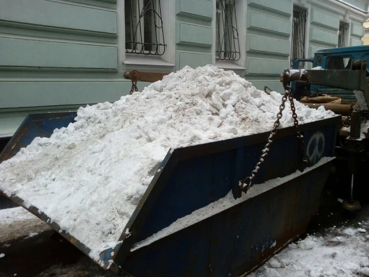 Вывоз снега контейнерами в Новомосковске в октябре