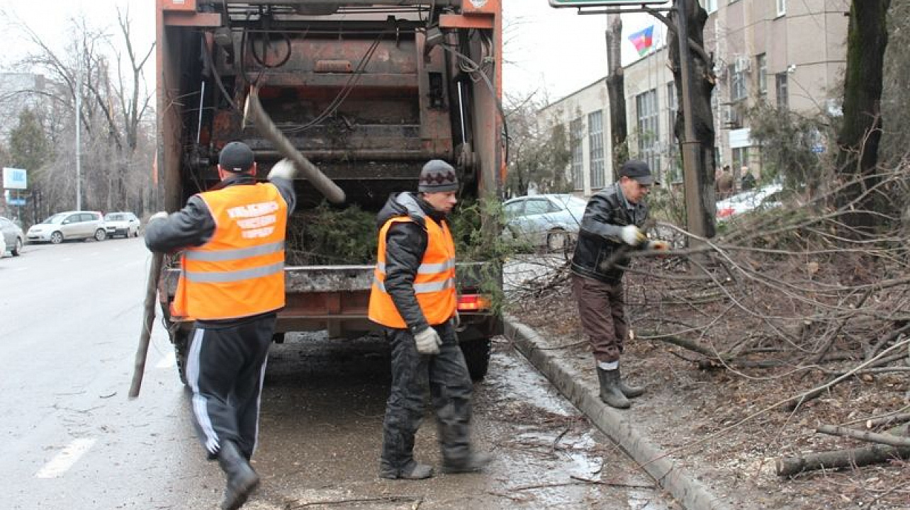 Уборка после стихийного бедствия в Новомосковске от 2943 руб