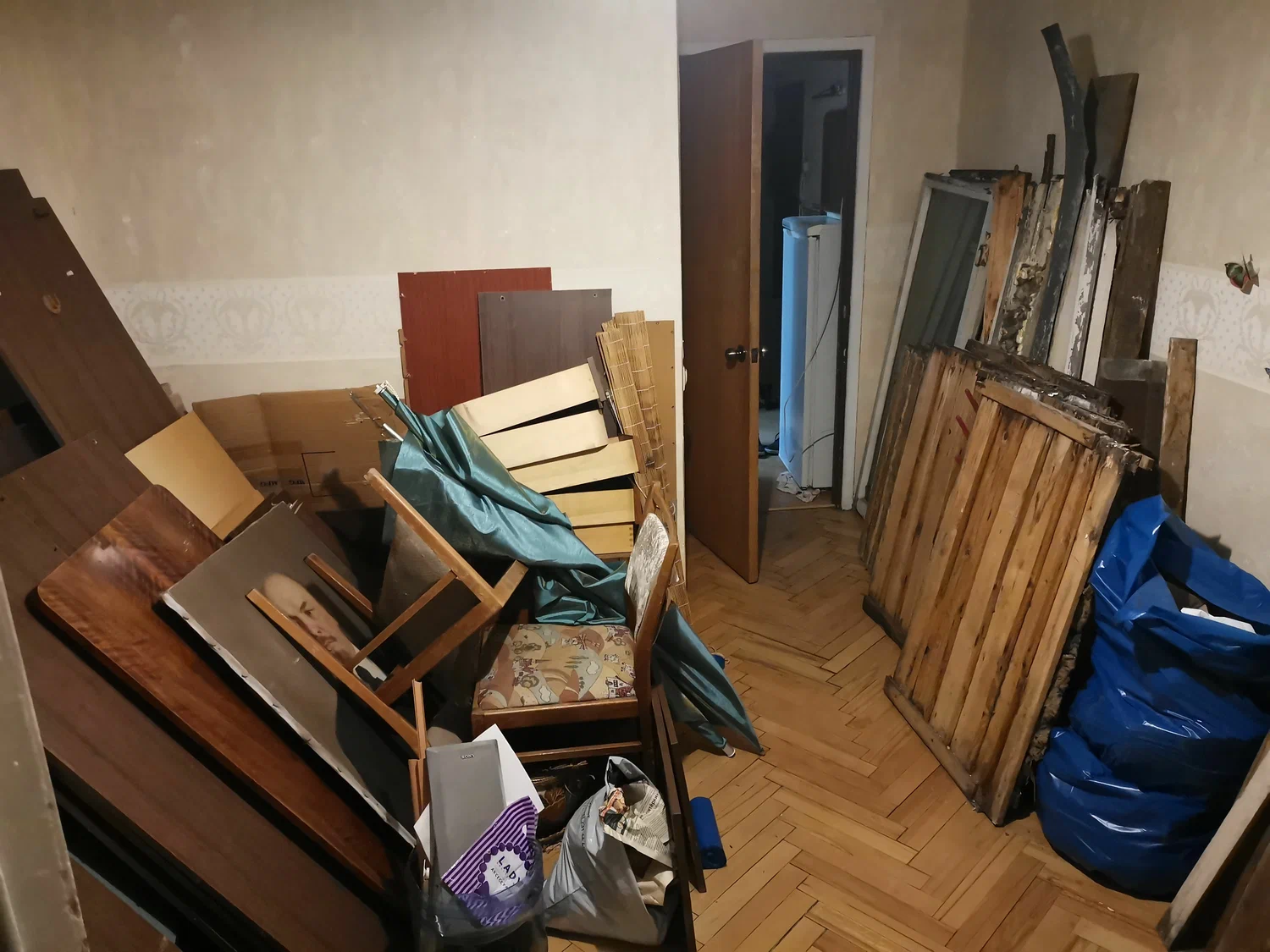 Демонтаж мебели с вывозом и утилизацией в Новомосковске в октябре